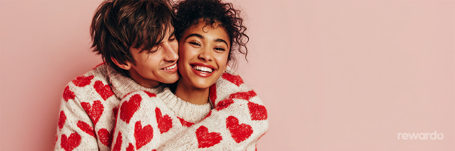 Lifestyle - Frau und Mann im Partnerlook - Herz Pullover