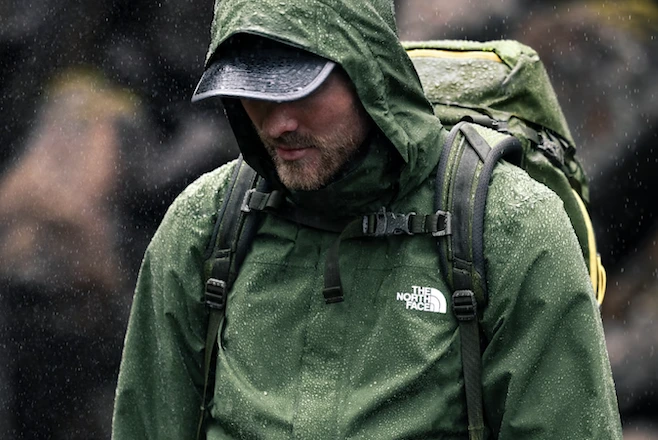 Spare bei hochwertiger Wanderausrüstung mit dem North Face Gutschein!
