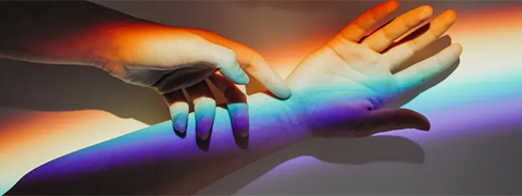 Queere Romane & eBooks: Bis 50% Rabatt im Pride Month bei Hugendubel!